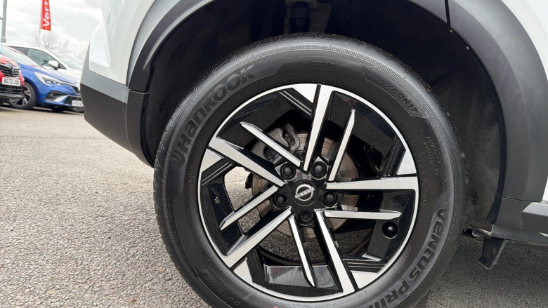 Nissan Juke 1.0 DiG-T N-Connecta 5dr Petrol Hatchback